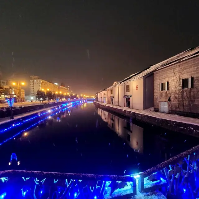 雪とレンガとイルミネーションが映える【小樽運河】✨