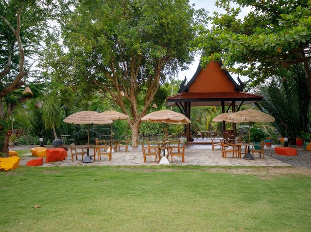 รีสอร์ทริมน้ำอัมพวา บรรยากาศดีมากเลยนะ