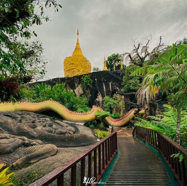 วัดถ้ำผาแด่น จ.สกลนคร