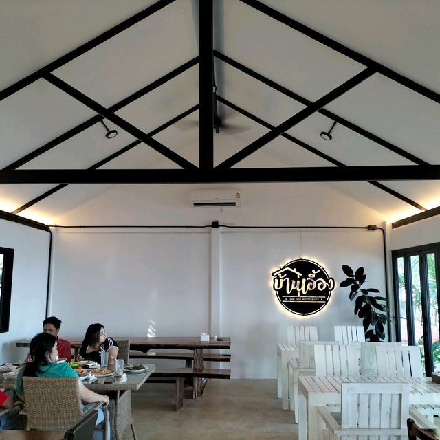 บ้านเอื้อง bar&restaurant