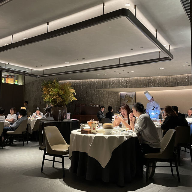 上海外灘｜上海No.1必食嘅烤鴨店排隊王