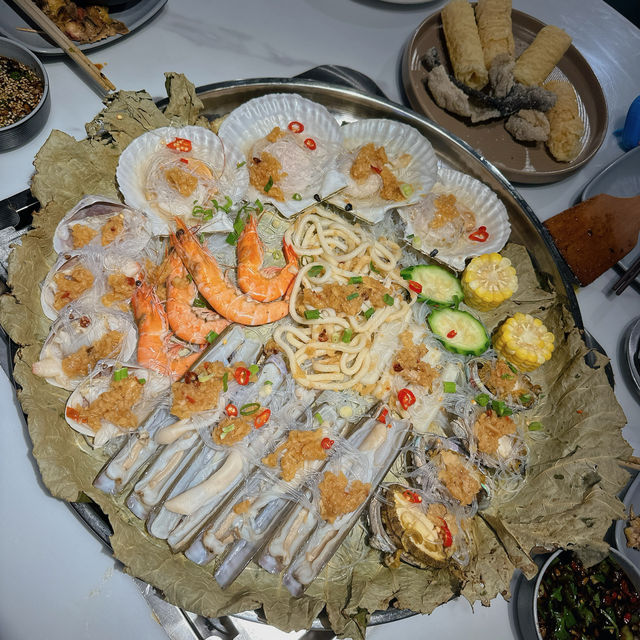 又雞煲，又海鮮，仲有羊肉打邊爐