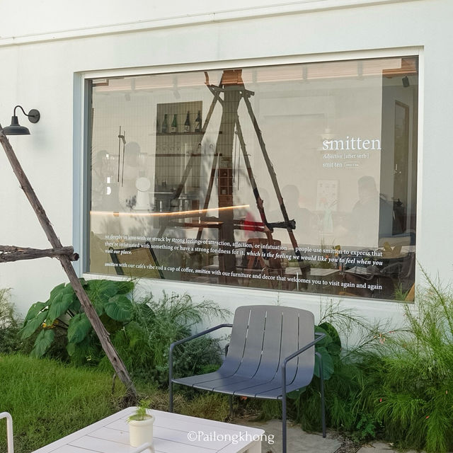 Smitten cafe คาเฟ่มินิมอลเปิดใหม่
