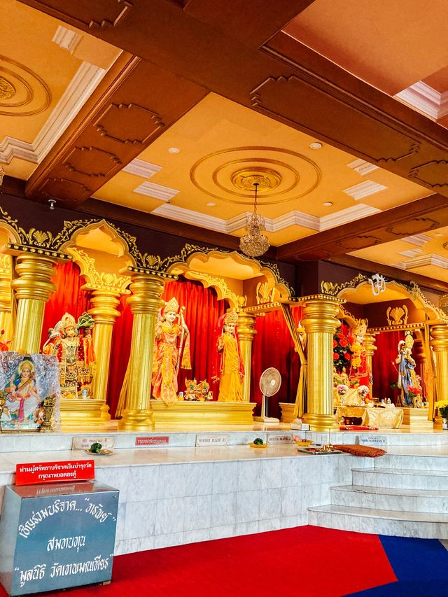 ขอพรปีใหม่วัดแขกเทพฮินดู “วัดเทพมณเฑียร” 