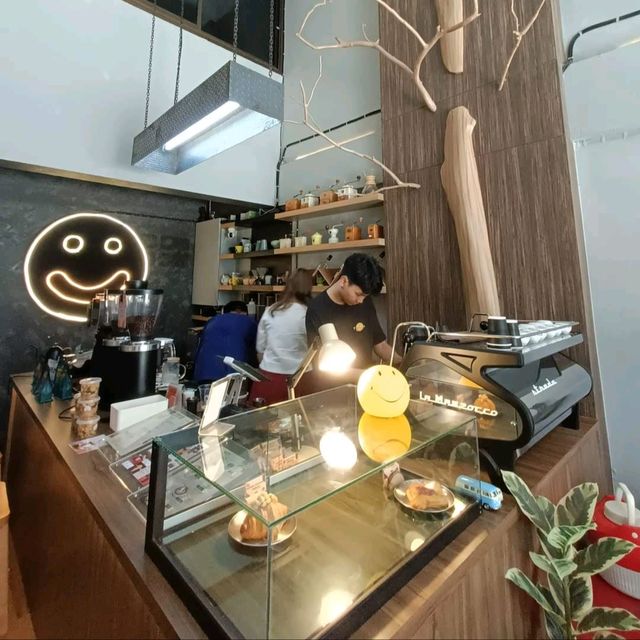 Tree or Three café 