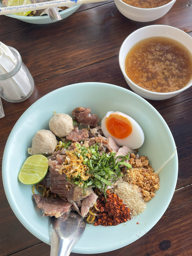 ก๋วยเตี๋ยวหมูเลียงต้มยำ (เจ้าแรกจันทบุรี)