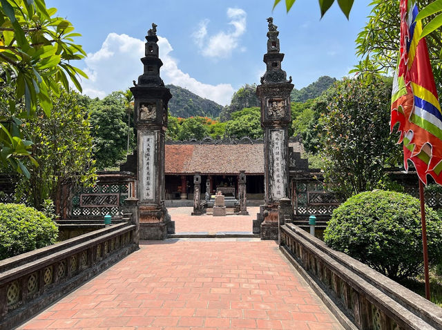 Temple of Emperor Le Dai Hanh