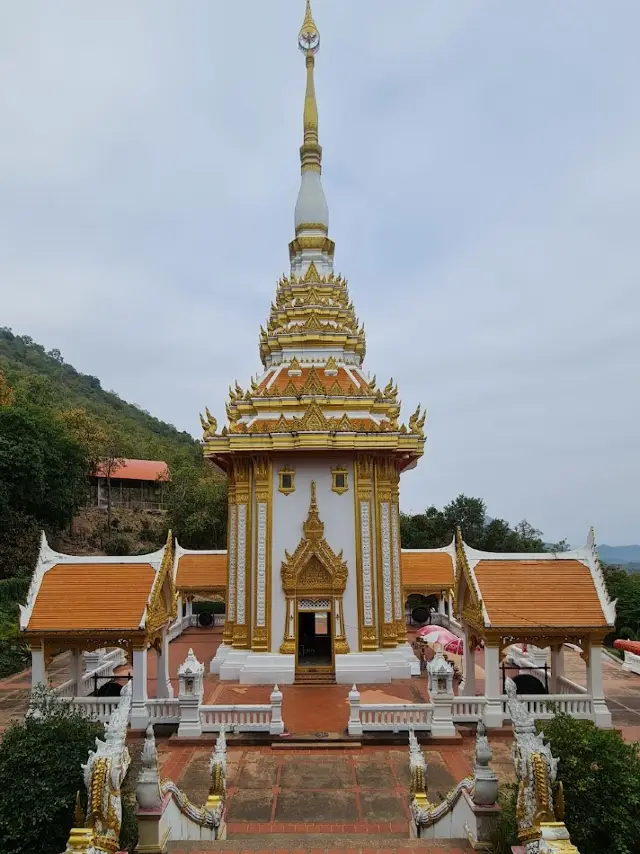 วัดพระพุทธบาทภูควายเงิน