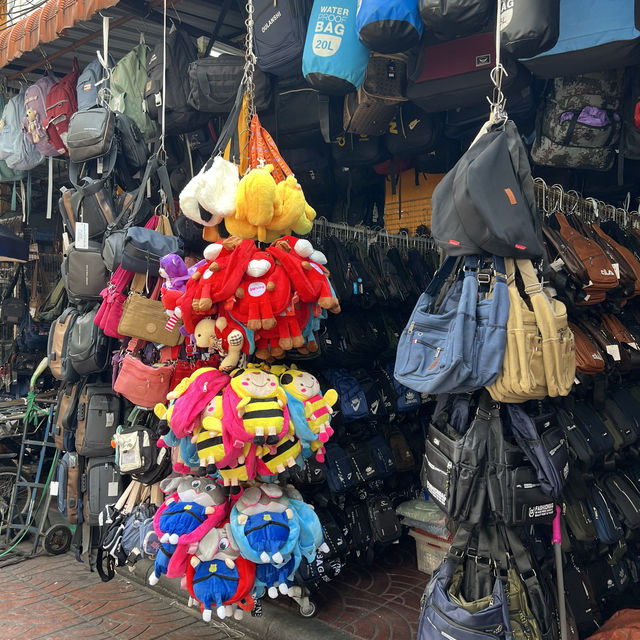 방콕 차이나타운의 대형 로컬 시장, Sampheng Market