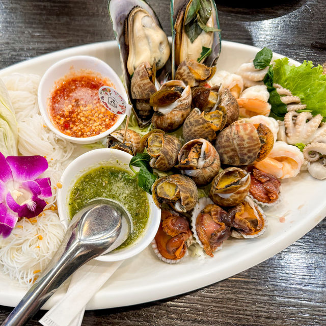 ร้านอาหาร แรดคาเฟ่ สุพรรณบุรี