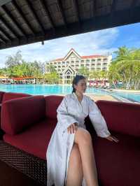 Relax & Chill By The Pool Side 
