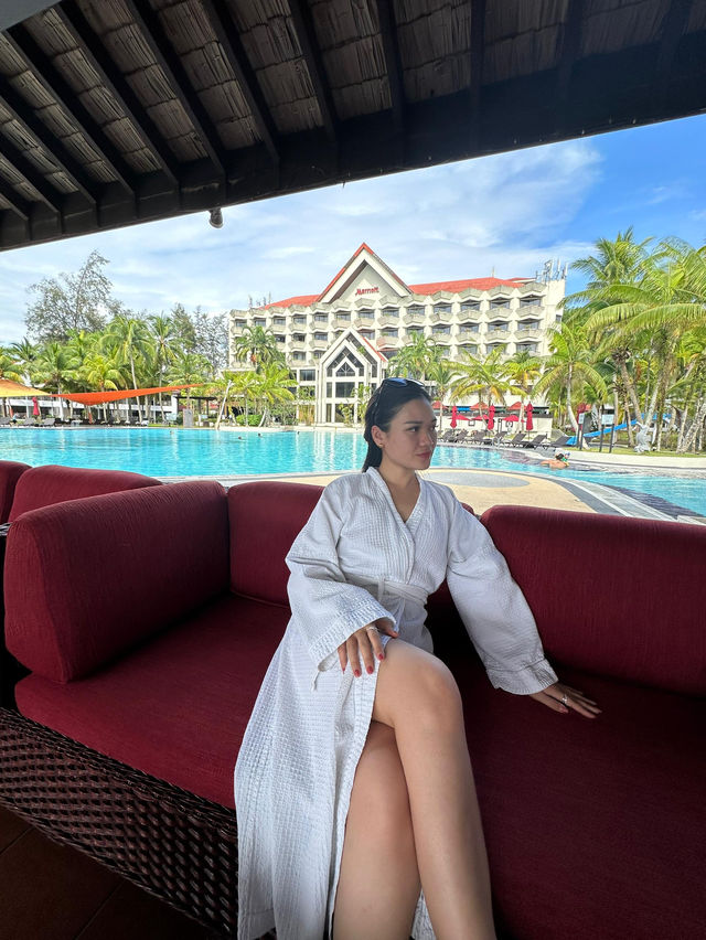 Relax & Chill By The Pool Side 
