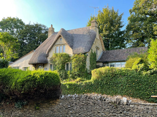 「克姆堡」Castle Combe 童話古鎮，絕對值得一遊！