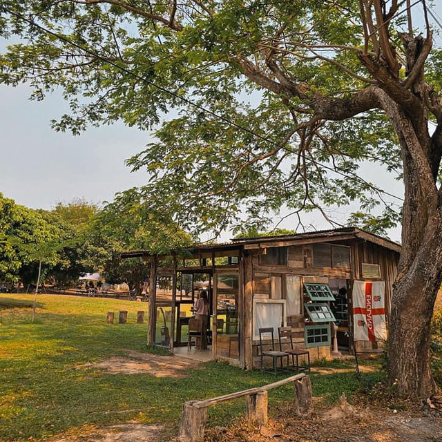 Far Away Cafe🌳