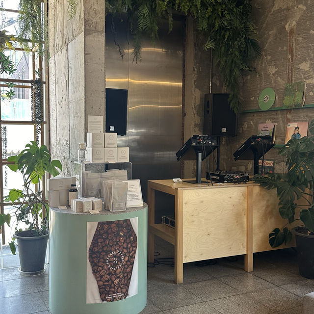 《漢南洞》韓国で人気の BONANZA コーヒーが飲めるお洒落カフェ☕️🤍