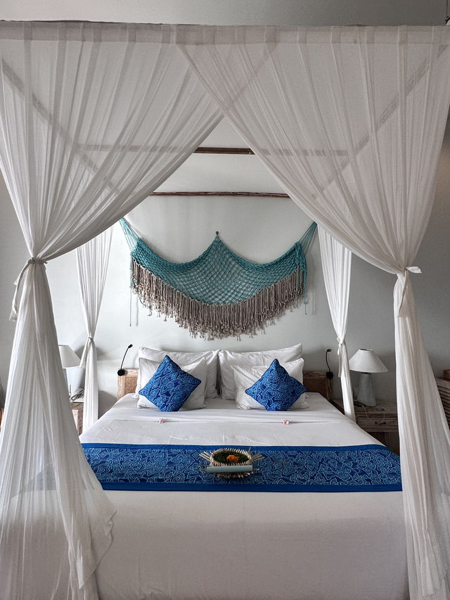The most romantic resort to catch the Penida sunset 