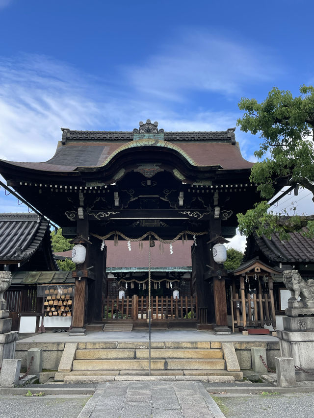 【京都:京都駅エリア】京都駅から徒歩圏内！清和源氏発祥の地「六孫王神社」