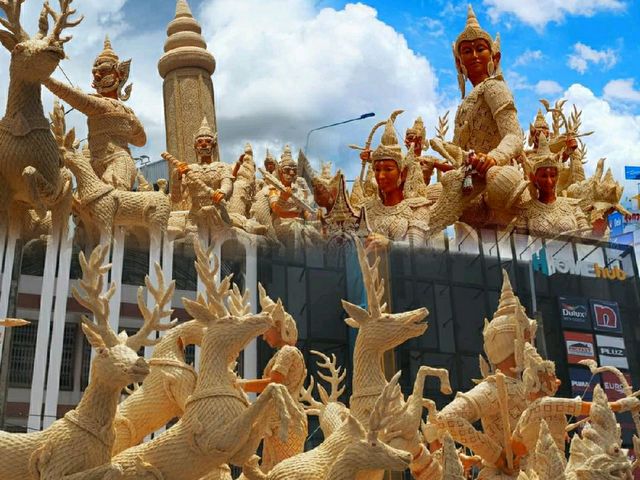 ต้นเทียนพรรษา  ..วัดแจ้ง  อุบลราชธานี
