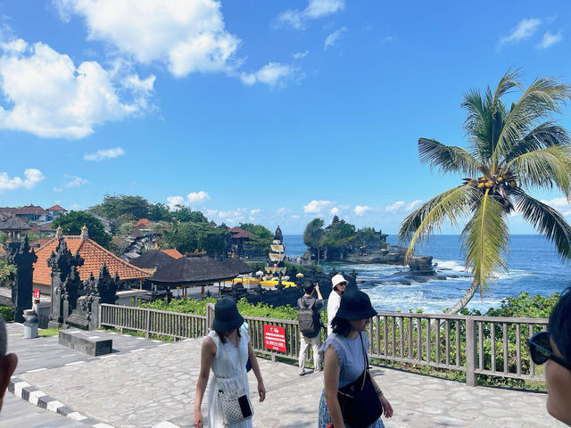 【バリ】海に浮かぶ姿は圧巻！タナロット寺院！！