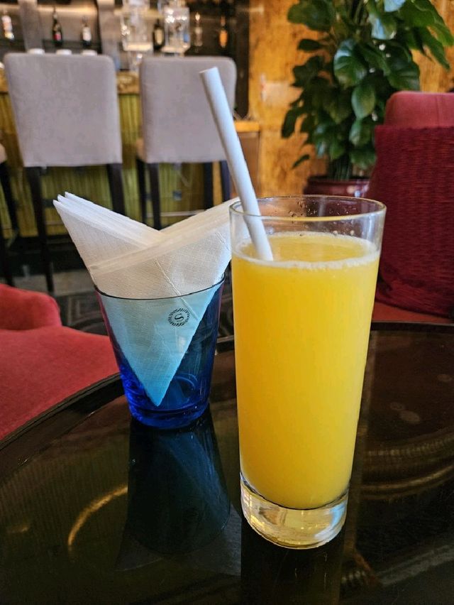在五星級酒店大堂用餐感覺良好