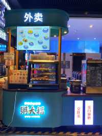 Neon signal everywhere in the congee shop 🥣