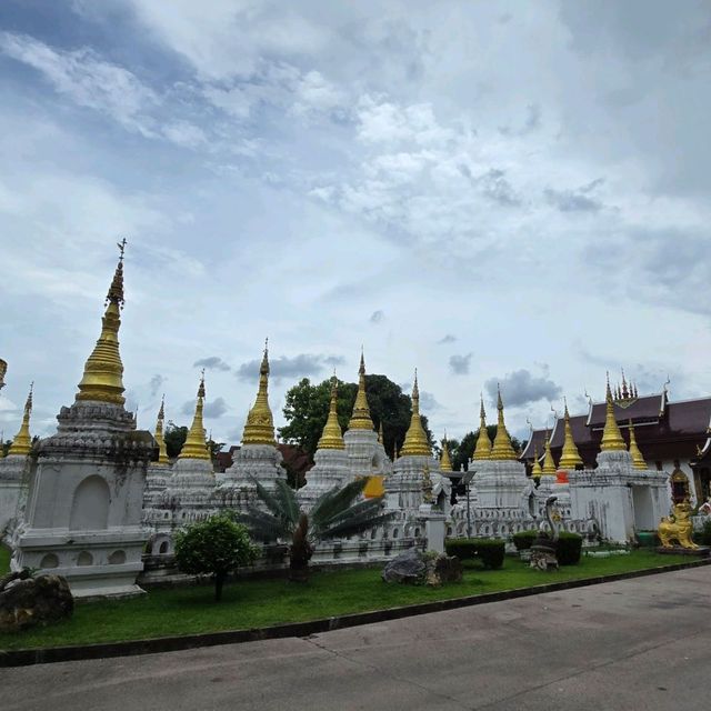 วัดพระเจดีย์ซาวหลัง พระอารามหลวง ลำปาง