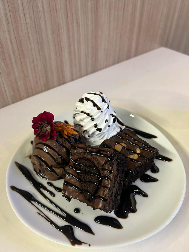 The August Café & Bar 🍰🍫🥤