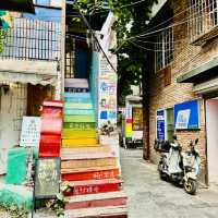 Exploring the colourful historical district of Tanhualin!