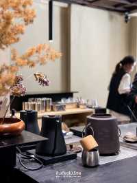 🍵 จิบชาในร้านที่แสนสงบ ใจกลางย่านสุขุมวิท