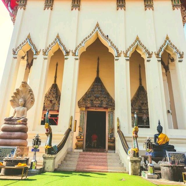 Wat Si Chomphu Ong Tue