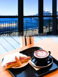 横浜・海の見える広々カフェ