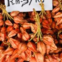 Handcrafted Wonders: Discovering Sarikei Market’s Traditional Treasures!