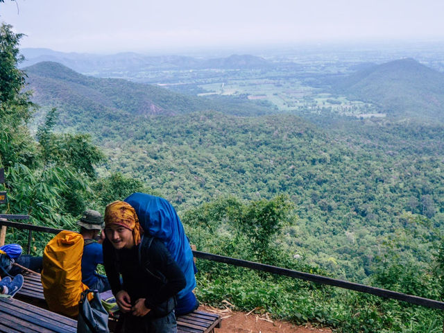 วิวเขาหลวงสุโขทัย จุดกางเต้นท์ที่คนนิยมมา🏔️🌳