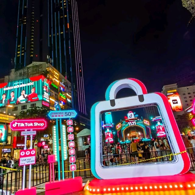 胡志明市夜繽紛