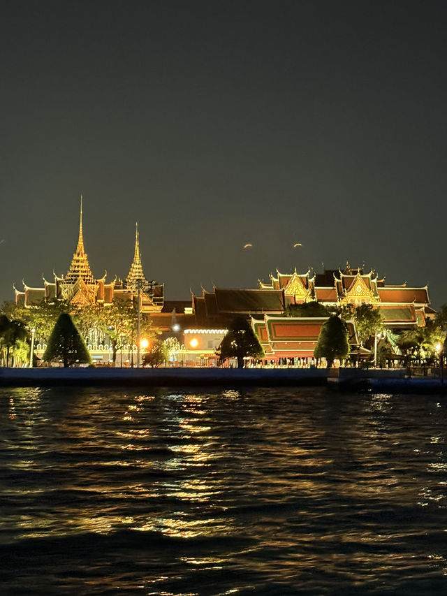 📍ล่องเรือดินเนอร์ชมวิวกรุงเทพยามกลางคืน