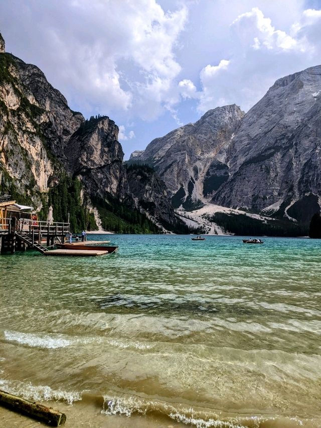 阿爾卑斯山的珍珠，東多洛米蒂的絕美景點：布萊埃斯湖 Lago di Braies