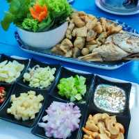 คาเฟ่ร้านอาหาร ริมชายหาด ติดทะเลศรีราชา