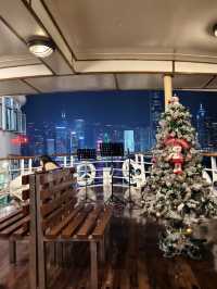 天星小輪上的酒吧，飽覽維港夜景