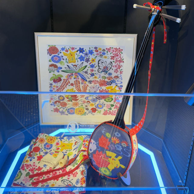 沖繩Pokemon Center-大型風速狗及椰樹蛋店外迎賓