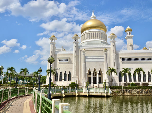 Majestic Omar Ali Saifuddien Mosque🕌