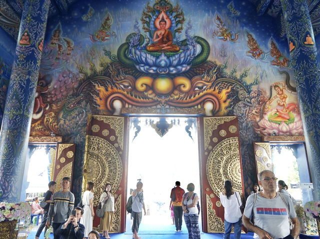 A Stunning Visit to the Blue Temple in Chiang Rai💙