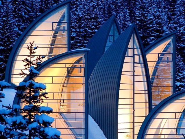 Tschuggen Express: A Private Ski Lift Like No Other! ⛷️🚠✨