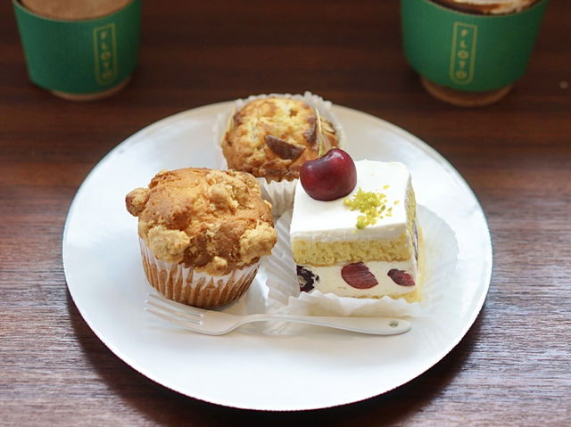 A Sweet Escape at FLOTO Café🍒