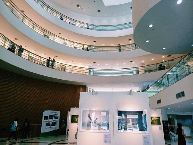泰國曼谷市中心著名藝術展覽美術館景點：曼谷文化藝術中心 ，適合打卡拍照📸