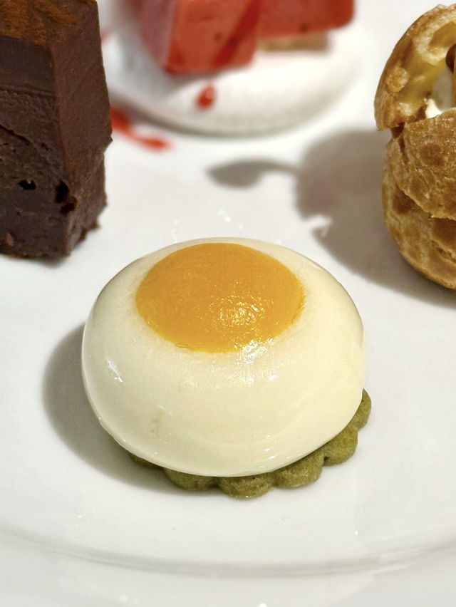 Hills Cafe / Space: A Unique Themed Café in Roppongi Hills