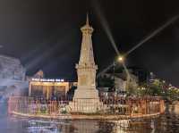 日惹紀念碑 Tugu Jogja —— 熱鬧的夜晚氛圍