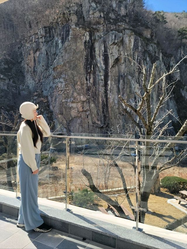 절벽뷰와 벚꽃나무가 멋진 밀양카페💛