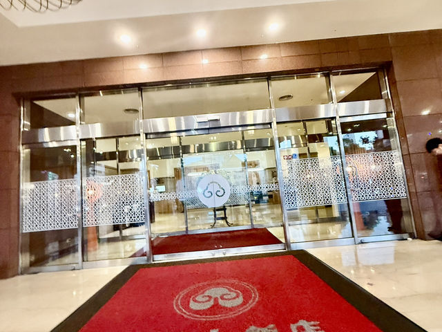 高雄福華大飯店（珍珠坊）重新裝潢過富麗堂皇.美食非吃不可