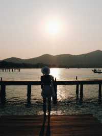 นั่งมองวิวทะเลแล้วมันฮีลใจ 🧡🌊