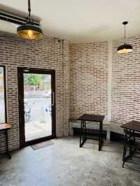 ANEW Bar & Coffee – คาเฟ่ฟีลดี มินิมอล